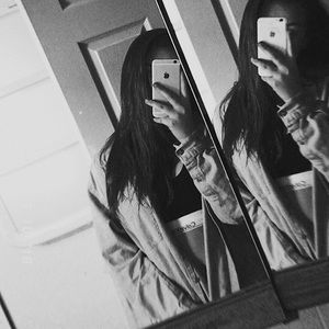 Meet your Posher, Emmi